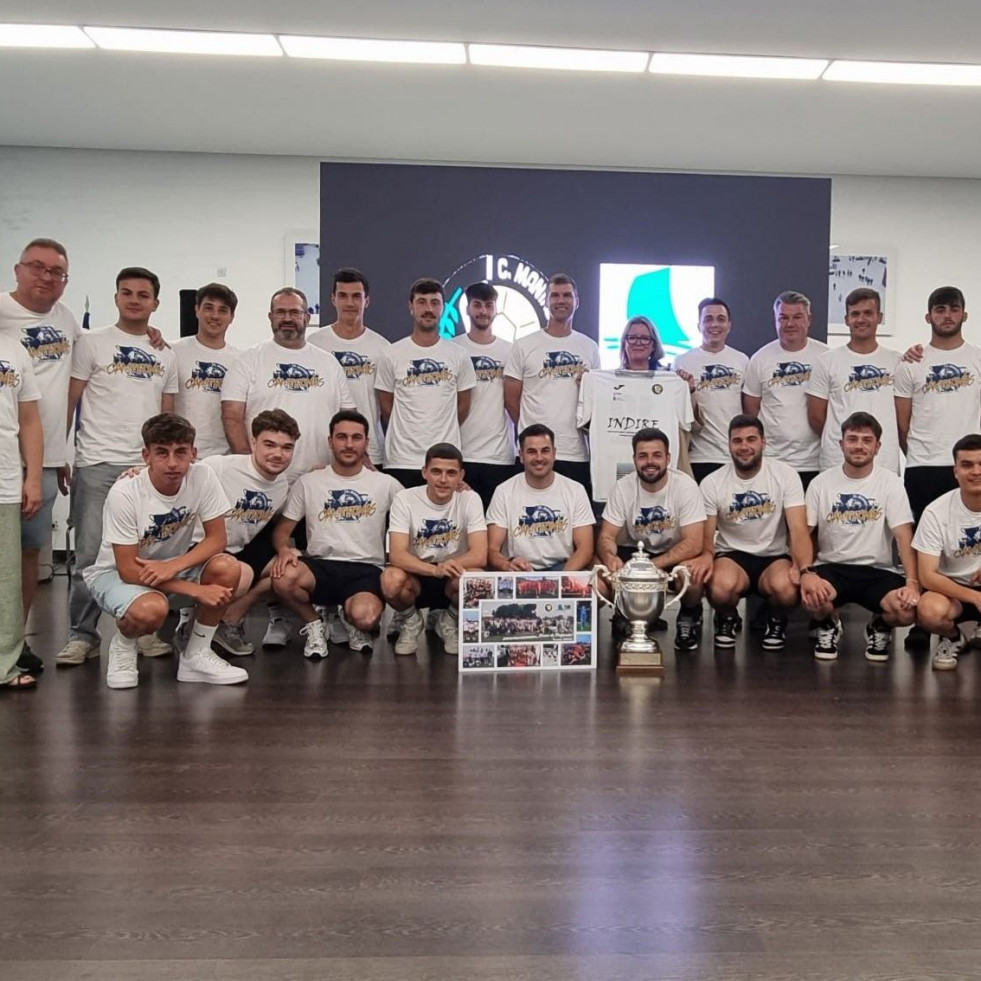 La Cultural Maniños tuvo su merecido homenaje en el Concello de Fene