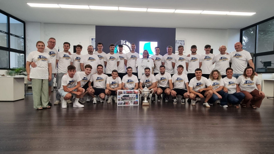 La Cultural Maniños tuvo su merecido homenaje en el Concello de Fene