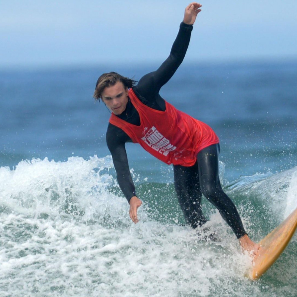 El ferrolano Diego Allegue se queda a un paso de seguir en el Gadis Surf Festival júnior