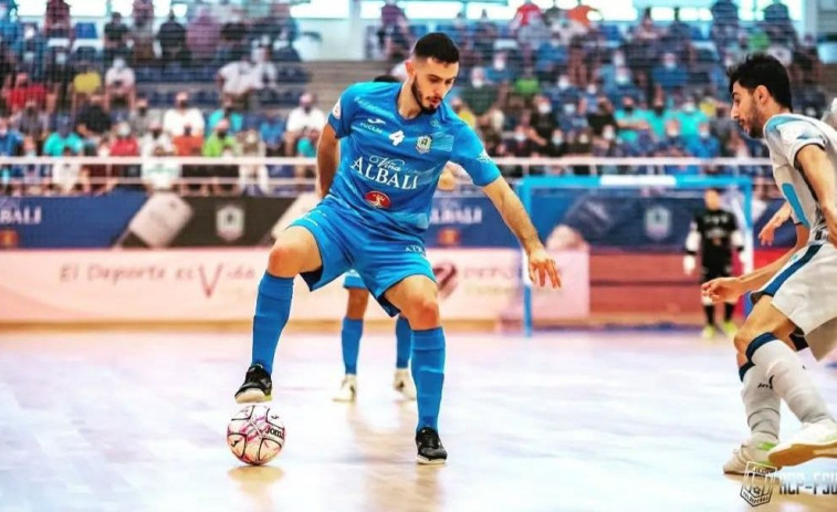 Xavi Cols se convierte en el primer fichaje de O Parrulo Ferrol