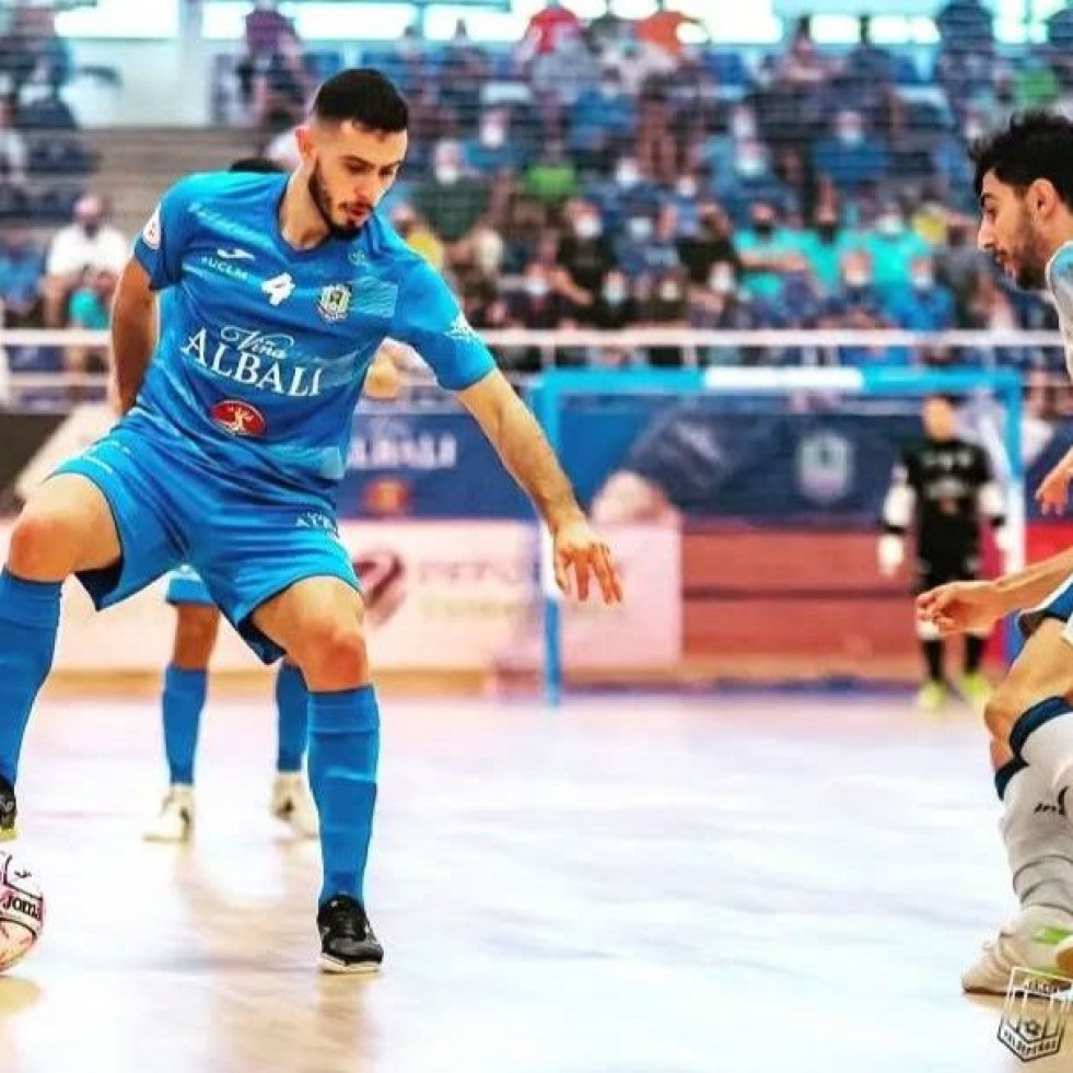 Xavi Cols se convierte en el primer fichaje de O Parrulo Ferrol
