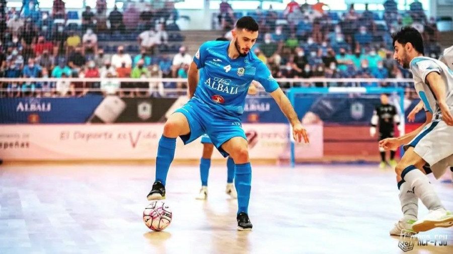 Xavi Cols se convierte en el primer fichaje de O Parrulo Ferrol