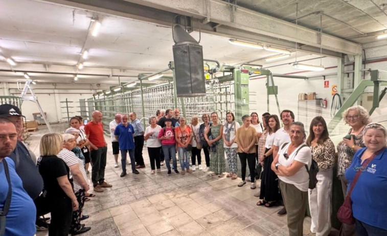Entidades sociosanitarias que participan en Equiocio visitan Galicia Textil