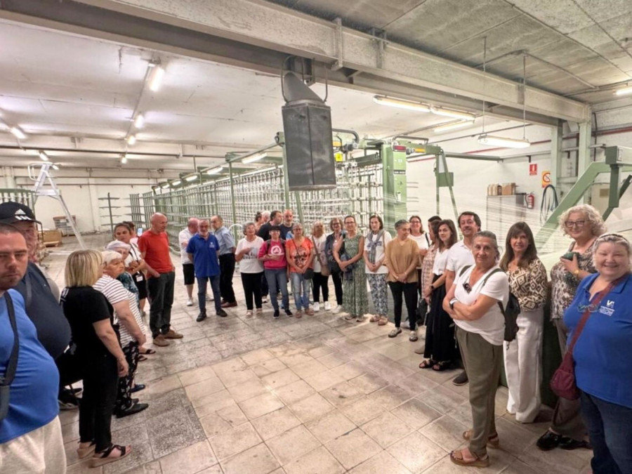Entidades sociosanitarias que participan en Equiocio visitan Galicia Textil