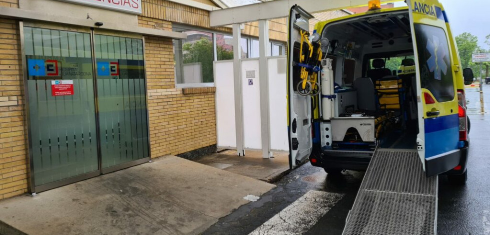 Dos trasladados al hospital tras un choque de turismos en Cabanas