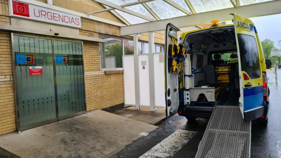Dos trasladados al hospital tras un choque de turismos en Cabanas