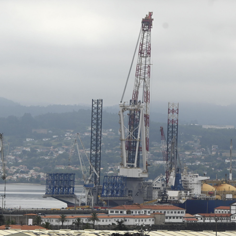 La imponente grúa del “Wind Pace”, ahora en Navantia Ferrol