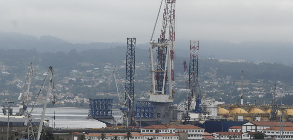 La imponente grúa del “Wind Pace”, ahora en Navantia Ferrol