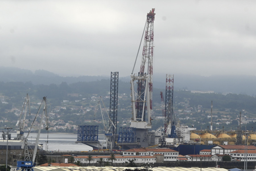 La imponente grúa del “Wind Pace”, ahora en Navantia Ferrol