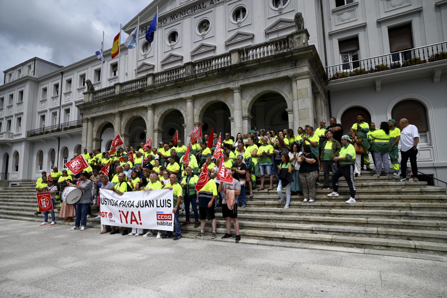 Éxito de participación en la protesta de apoyo al conductor de Urbaser agredido en Ferrol