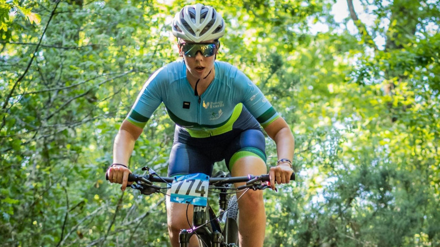 Los canteranos Lara Fernández, José Manuel Rouco y Carla Hermida, con Galicia en el Nacional de ciclismo