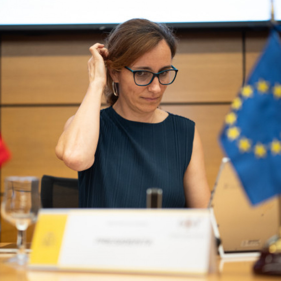 Mónica García a las comunidades que cumplen la ley del aborto: 