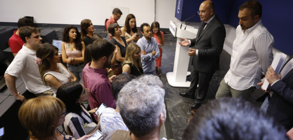 Tellado recalca que el compromiso de Feijóo es gobernar en solitario y cierra la puerta a una coalición con Vox