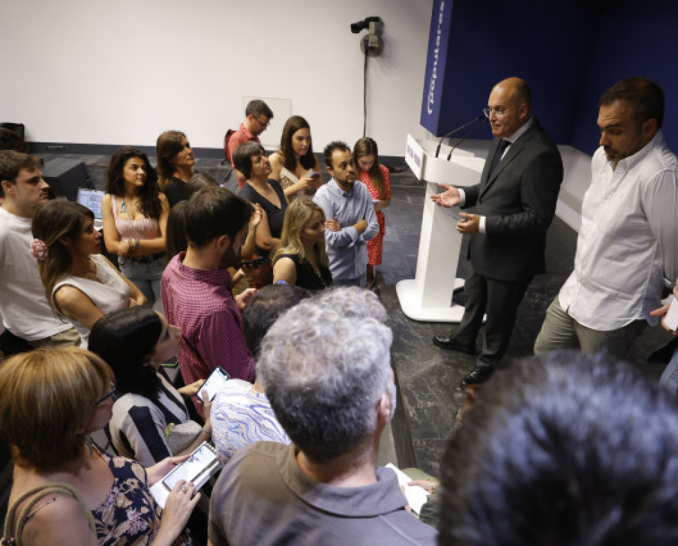 MiguelTelladoatiendealaprensatraslareuniondelcomitededirecciondelPP
