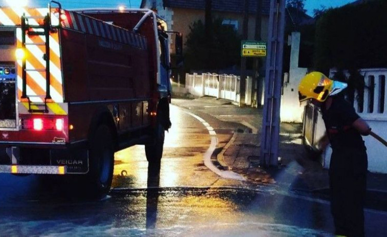 Evacuado un edificio de madrugada por un incendio en Mugardos