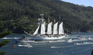 ¡Bienvenido, Juan Sebastián Elcano!: las imágenes de la entrada del buque escuela a la ría de Ferrol