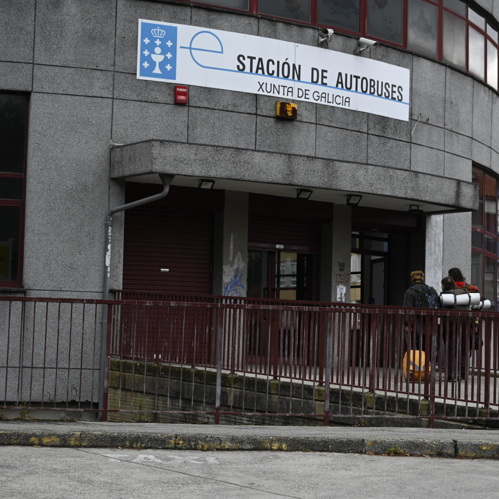 El 061 asiste a un vecino atropellado en la estación de autobuses de Ferrol
