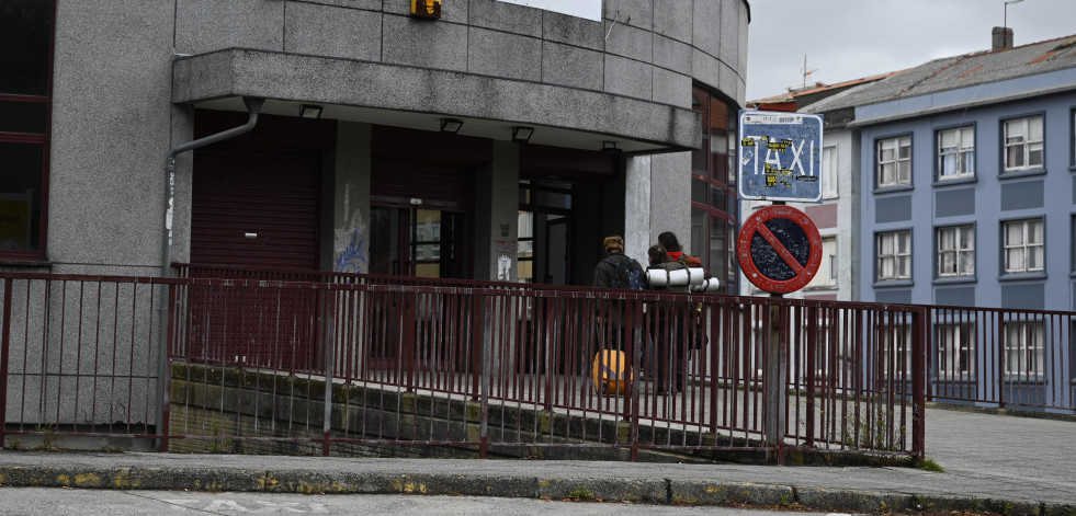 El 061 asiste a un vecino atropellado en la estación de autobuses de Ferrol