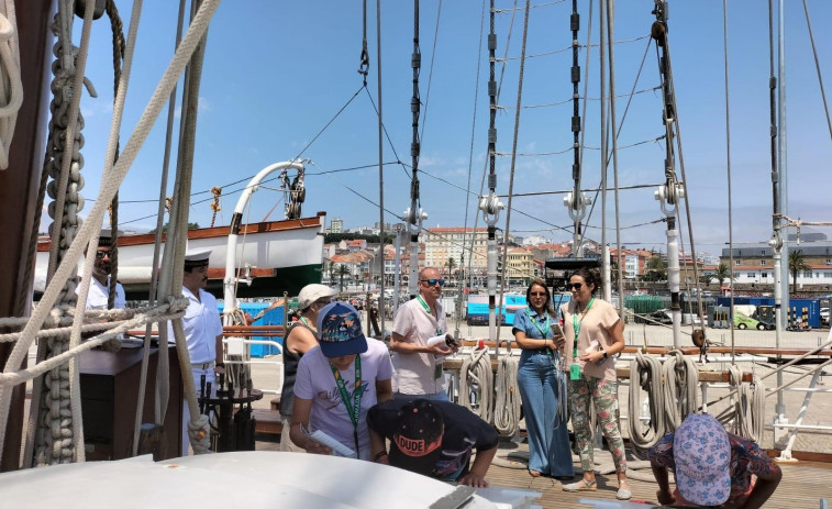 Un paseo por la cubierta del “Elcano”, en el que se forma la princesa Leonor