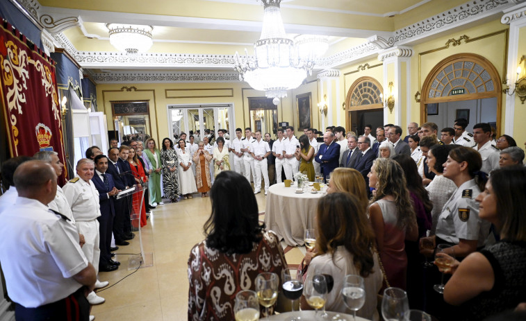 Los guardiamarinas, encantados con Ferrol en la recepción en el Ayuntamiento