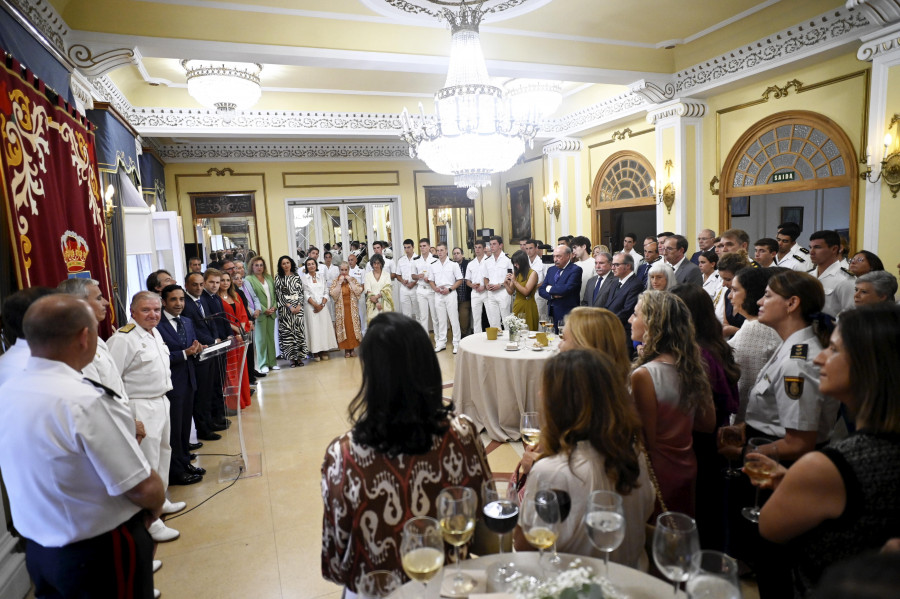 Los guardiamarinas, encantados con Ferrol en la recepción en el Ayuntamiento