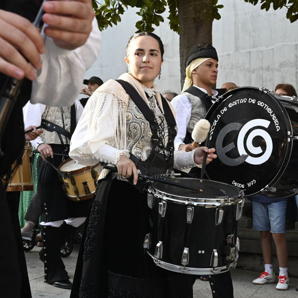 Un desfile histórico para poner el broche al medio siglo de la Escola de Gaitas de Ortigueira