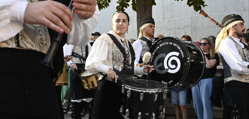 Un desfile histórico para poner el broche al medio siglo de la Escola de Gaitas de Ortigueira