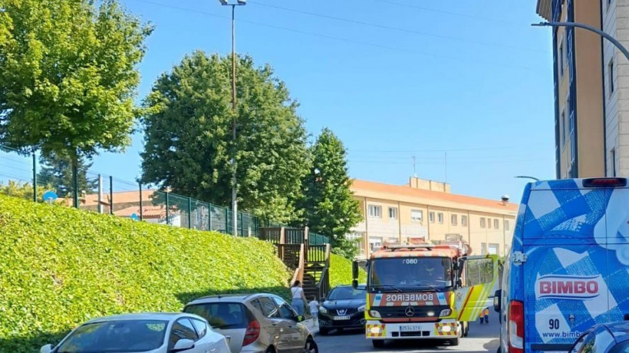 Los bomberos de Narón sofocaron un incendio en un domicilio de Piñeiros