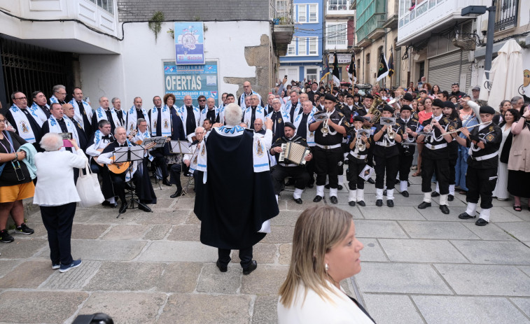 La música que acompaña a la Virgen del Carmen en Ferrol