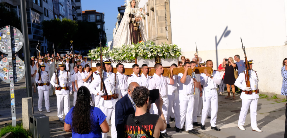 La Virgen del Carmen deja la Iglesia de Dolores y se traslada al Arsenal para participar mañana en la procesión marítima