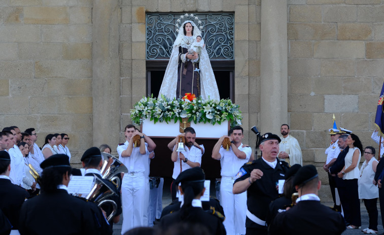 La Virgen del Carmen salió por las calles antes de procesionar en su festividad, por mar