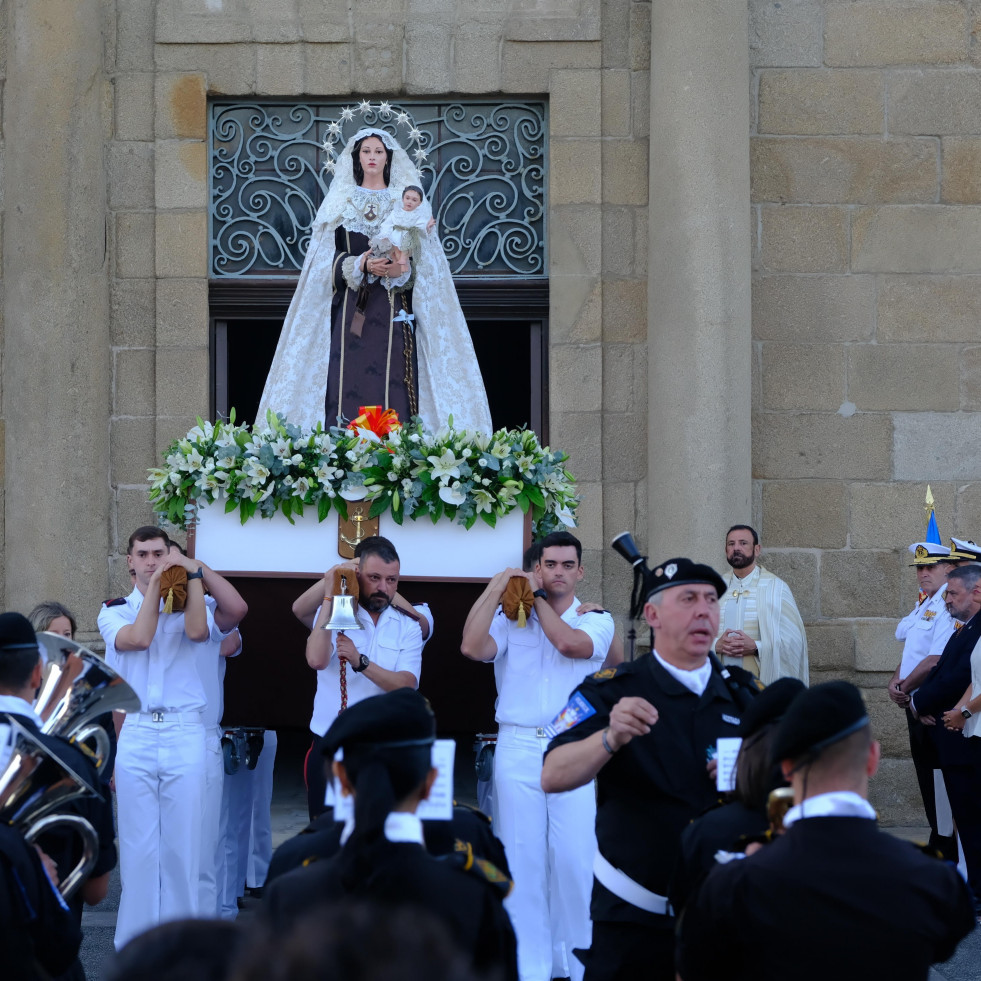 La Virgen del Carmen salió por las calles antes de procesionar en su festividad, por mar