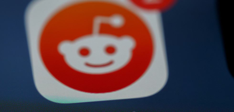 Reddit comienza a verificar la edad de usuarios en Reino Unido para cumplir con la ley de seguridad infantil