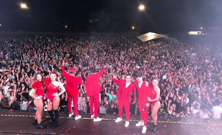 El Combo Dominicano lleva a dos fans a Nueva York por el “cumple” que celebra en Ferrol