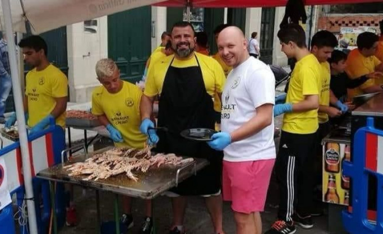 Pontedeume saborea el verano con una nueva edición de la Festa do Marisco en el muelle