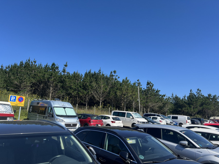 Los "caravanistas" se defienden y aseguran que los coches ocupan sus espacios reservados