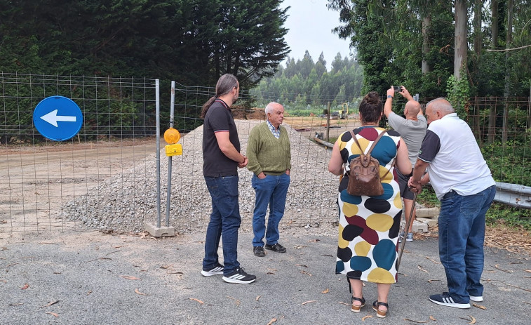 Preocupación vecinal en Castro, Narón, por las obras de consolidación de la cementera