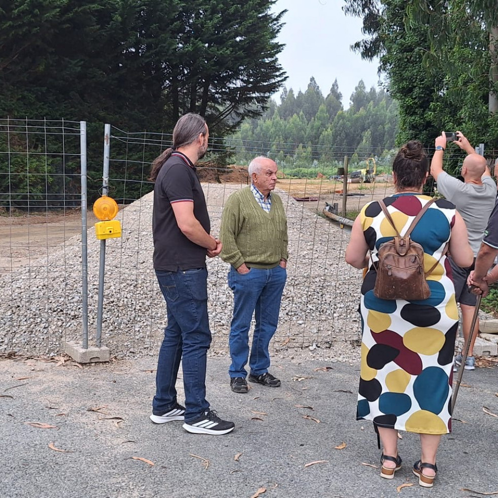 Preocupación vecinal en Castro, Narón, por las obras de consolidación de la cementera