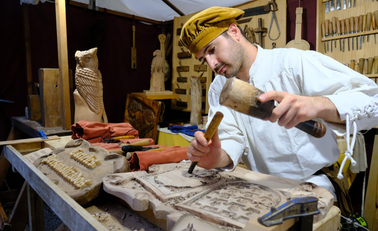 Entre bambalinas en el Mercado Medieval de Narón: los artesanos que lo hacen posible