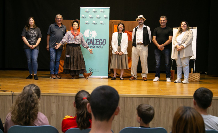 La Rúa Castelao se presenta en San Sadurniño entre homenajes al escritor rianxeiro
