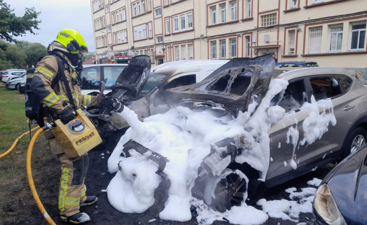 La Policía investiga el incendio de un coche en Narón