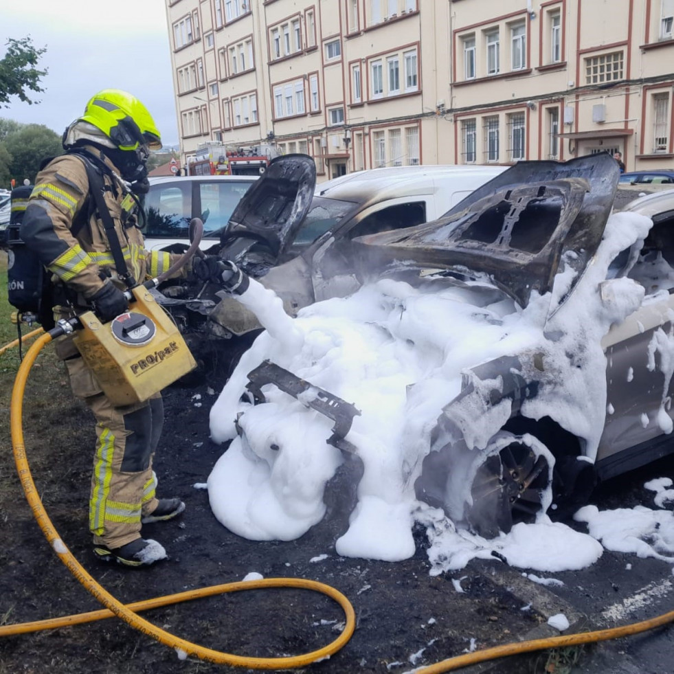 La Policía investiga el incendio de un coche en Narón