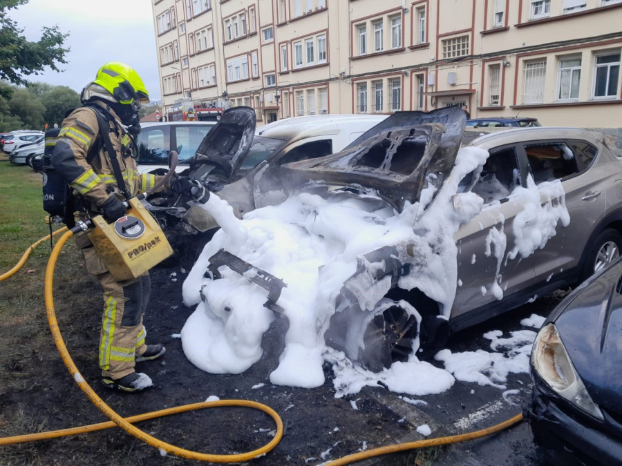 La Policía investiga el incendio de un coche en Narón
