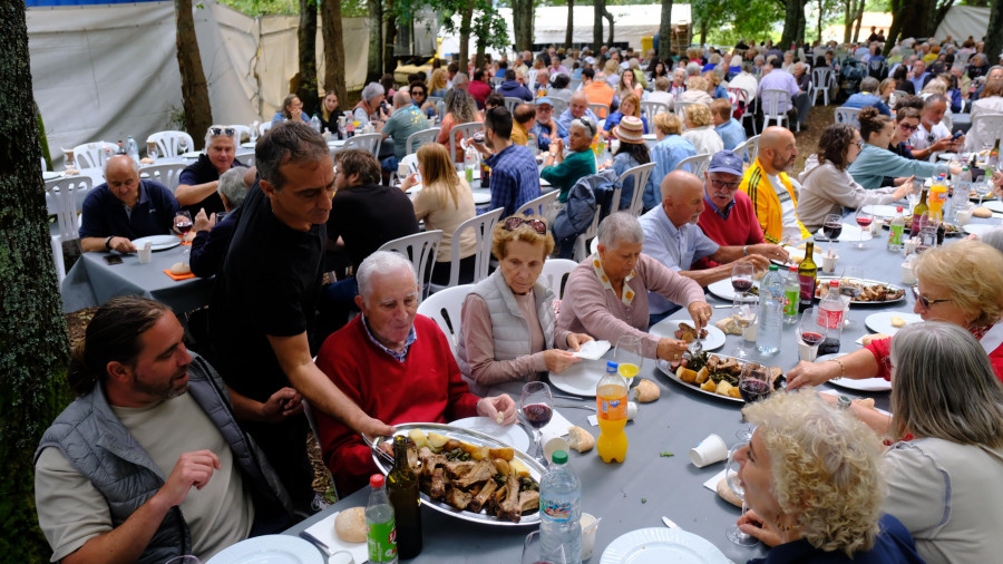 Mucho viento y cerca de 150 kilos de producto en la Festa Gastronómica do Pemento do Couto