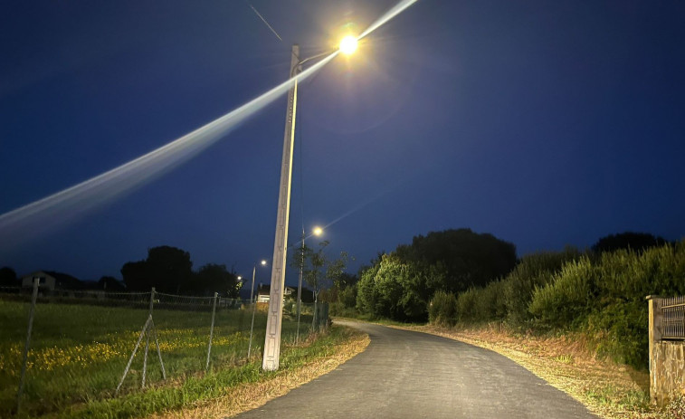 Ares culmina la mejora de la eficiencia energética del alumbrado público en Pezoas, Mazaído y Curmá