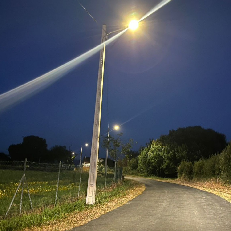 Ares culmina la mejora de la eficiencia energética del alumbrado público en Pezoas, Mazaído y Curmá