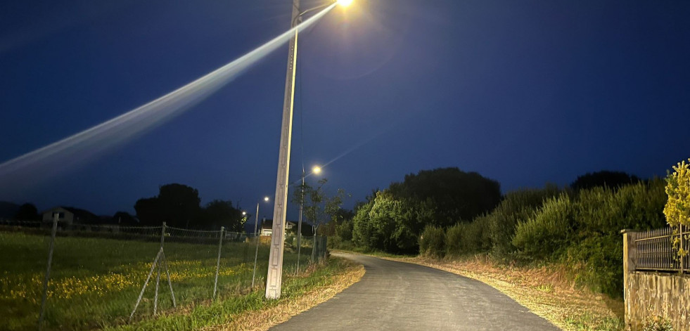 Ares culmina la mejora de la eficiencia energética del alumbrado público en Pezoas, Mazaído y Curmá