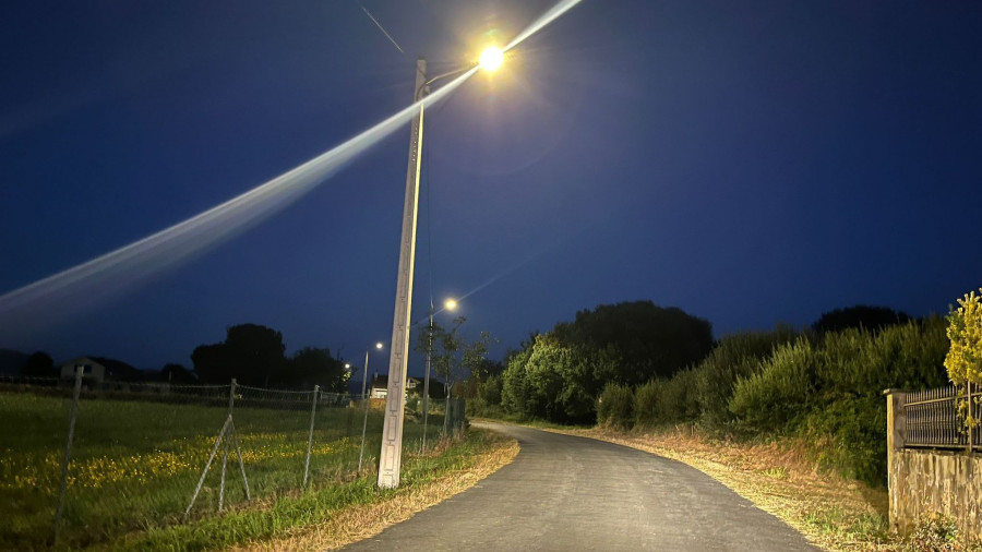 Ares culmina la mejora de la eficiencia energética del alumbrado público en Pezoas, Mazaído y Curmá