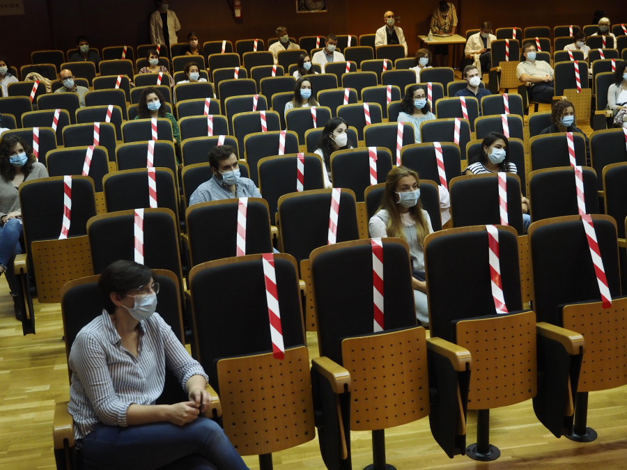 Diez puestos de trabajo en Ferrol para residentes que acaban su formación como facultativos