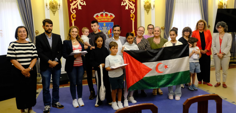 Ferrol recibiu ás nenas saharauis que pasan este verán na cidade naval